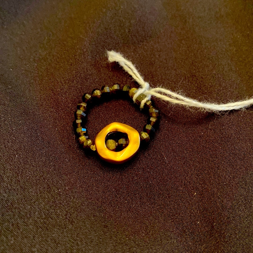 Ladies adjustable hold and stone ring